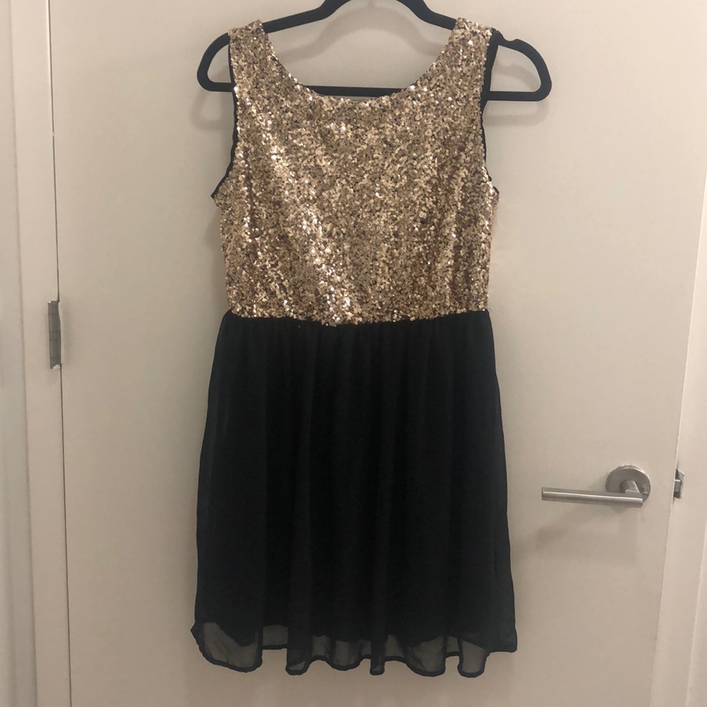 🌑 Gold Sequin and Black Dress